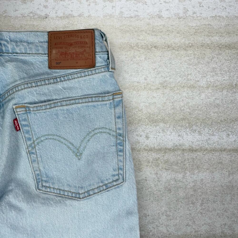 Vintage Y2K Levis Jeans 501 26x28 Regular Straight Leg Fit Light Wash Button Fly - Picture 3 of 10